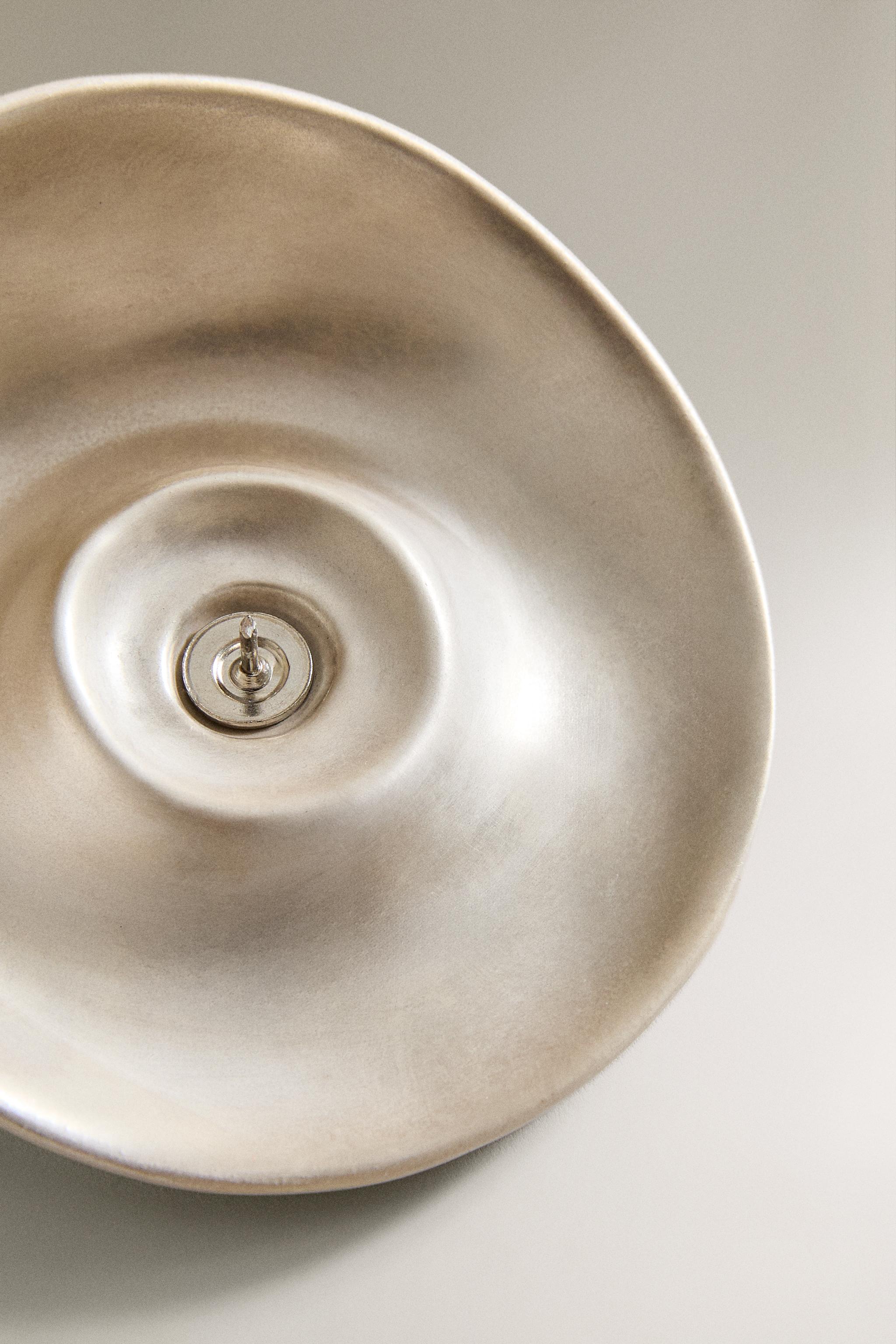 CHRISTMAS SILVER CERAMIC TEALIGHT HOLDER